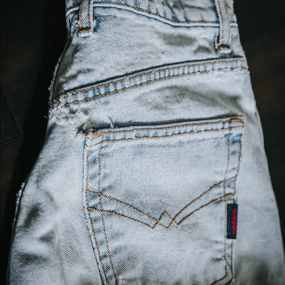 SOLD Vintage Button Fly Guess Jeans - size 28 - Distressed Style - Picture 4 of 7